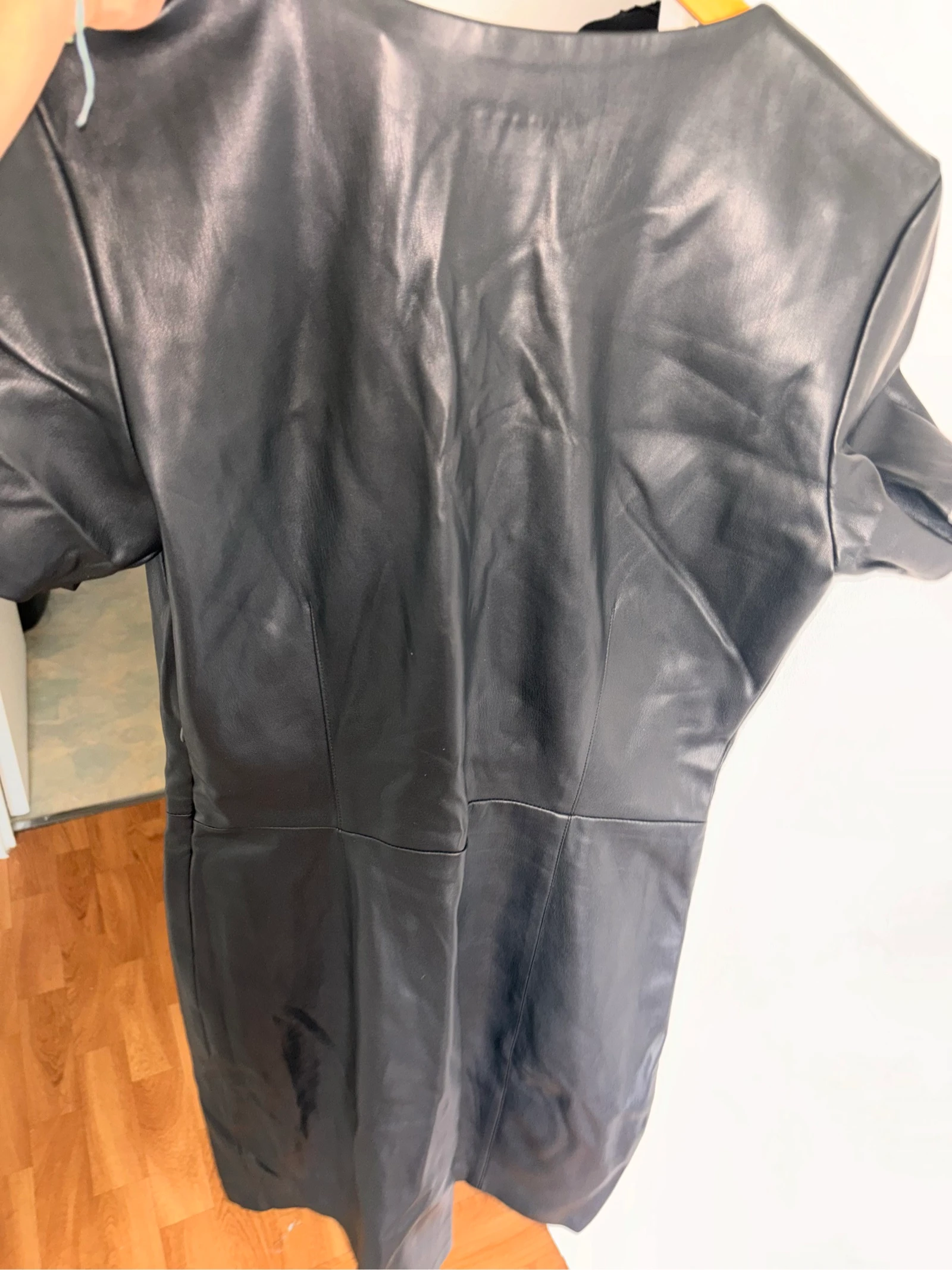 Belo vestido em couro sintético tamanho 38 – photo 3